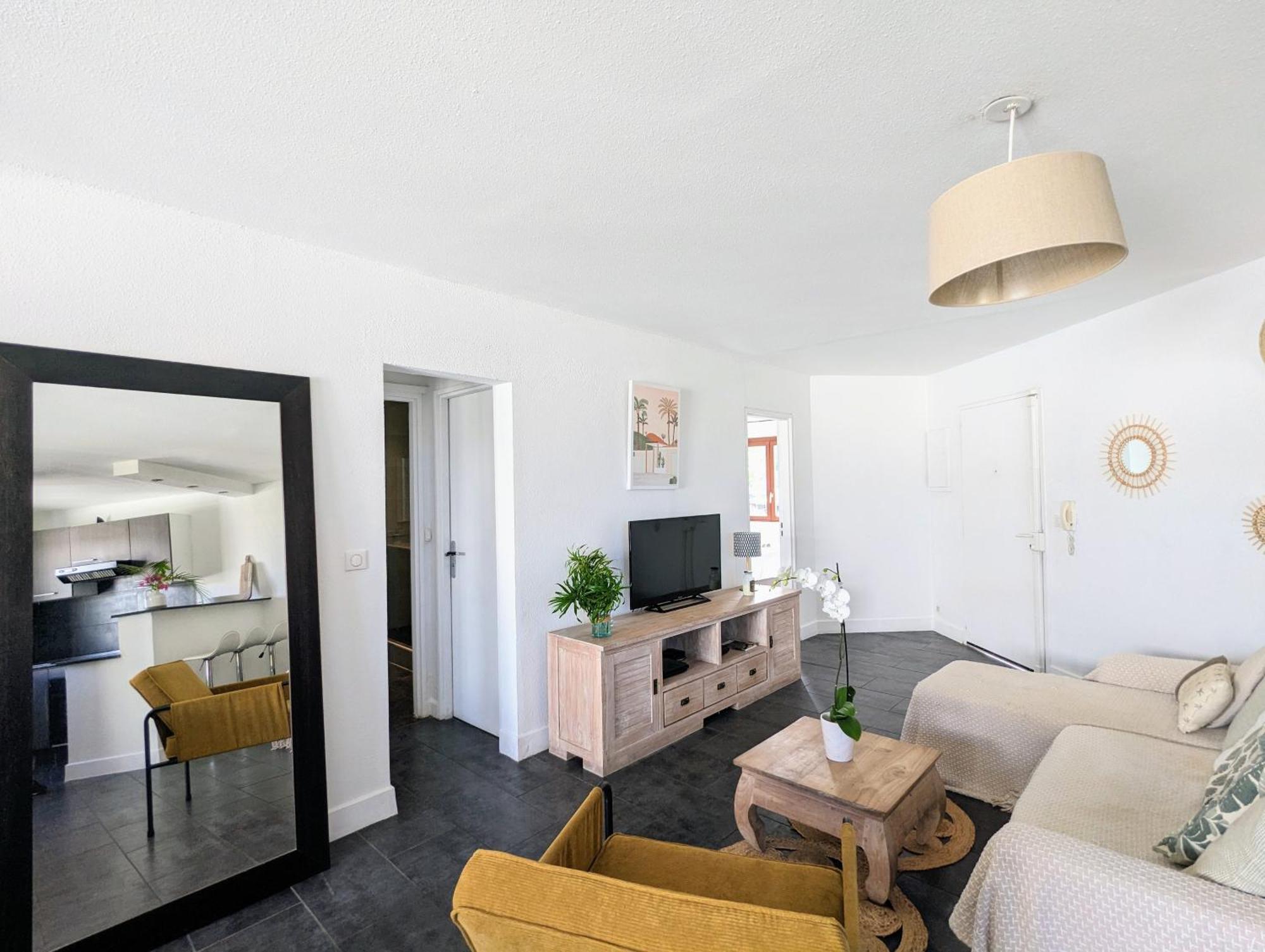 Ferienwohnung Cap Saint Gilles - T3 Vue Sur Le Port Exterior foto