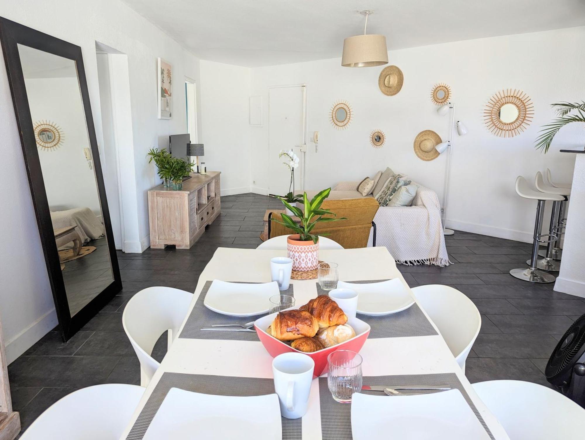 Ferienwohnung Cap Saint Gilles - T3 Vue Sur Le Port Exterior foto